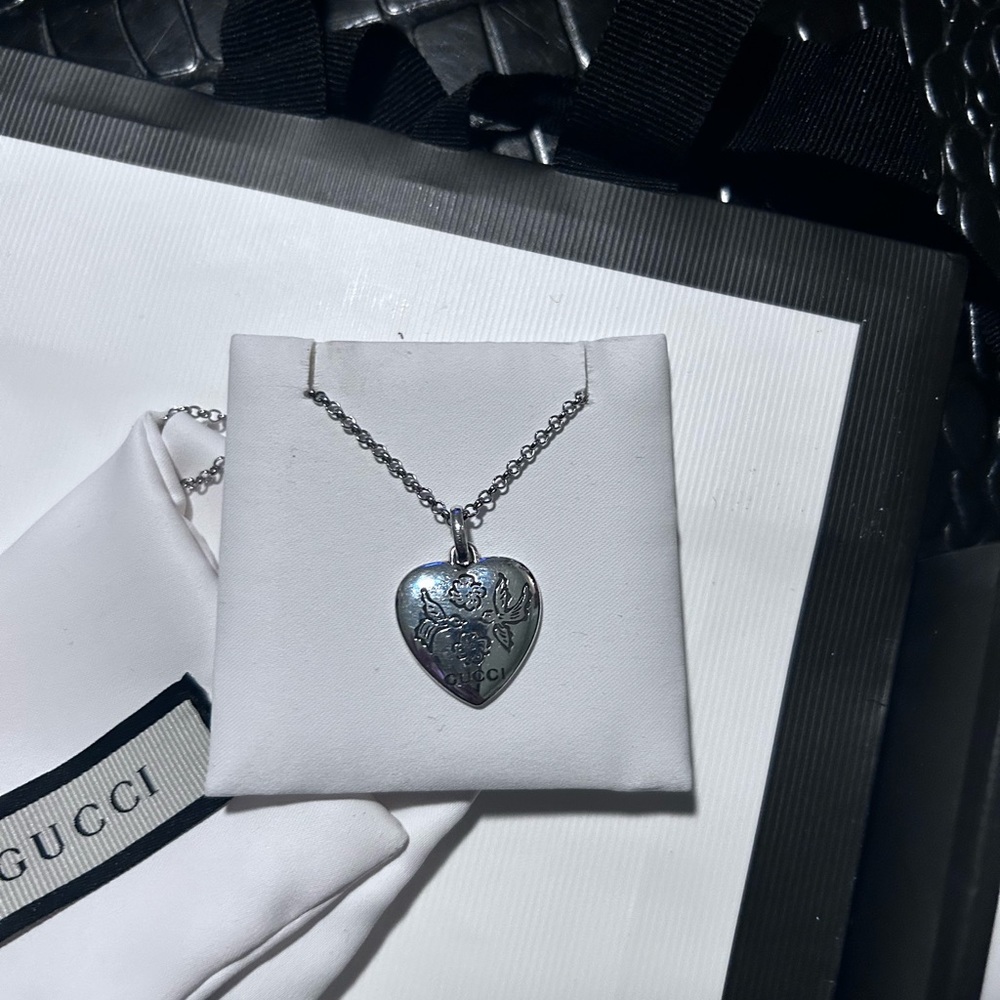 Gucci Blind for Love necklace
